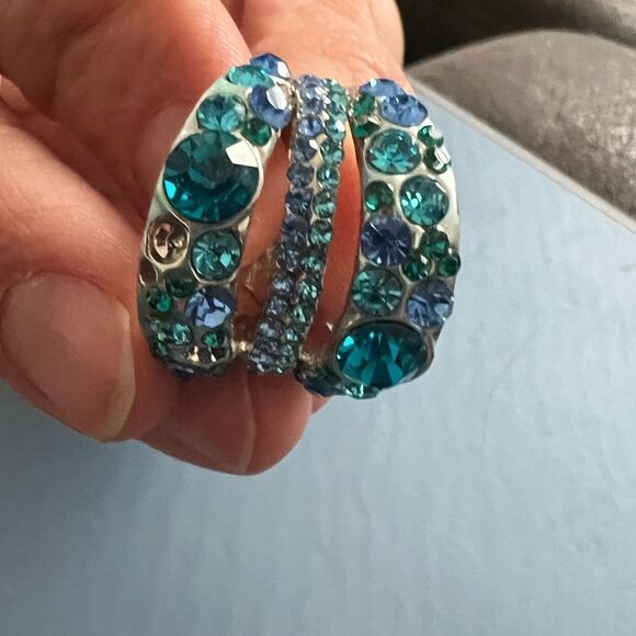 🩵 New Aqua gem incrusted fashionable ring size 7 available 🩵 - Picture 5 of 7